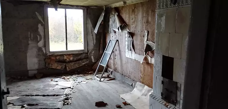 Why Selling a Distressed House Through Traditional Methods Fails in Hampton